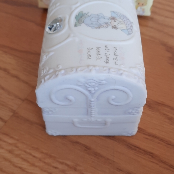 New in box Precious moments April Hopechest - Picture 3 of 6